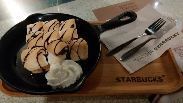 表面排滿9粒棉花糖，烤焗後呈金黃色，散發香甜！