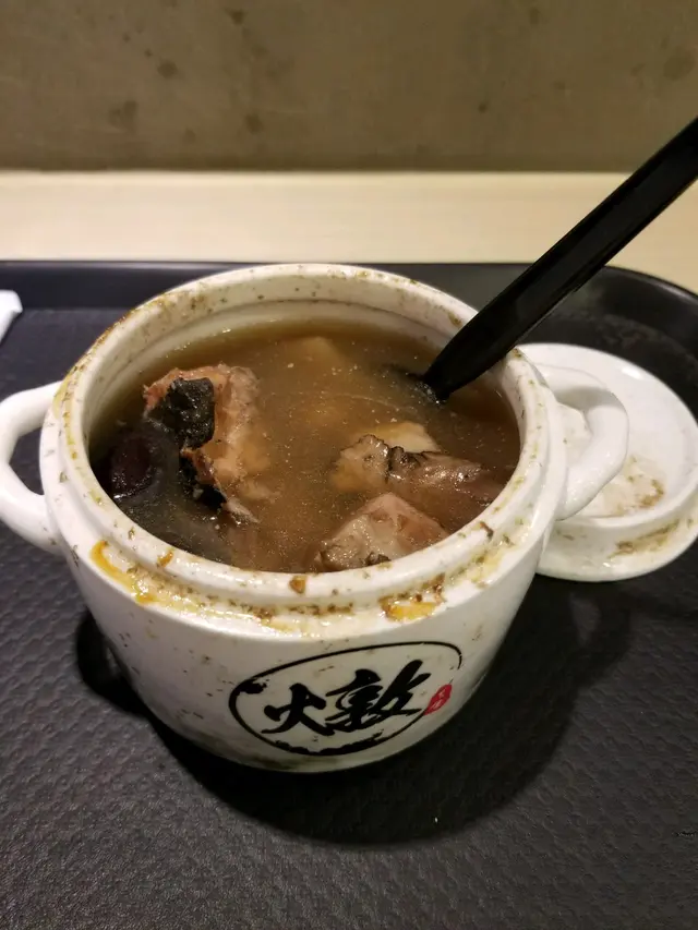 川萼百芷天麻魚頭湯