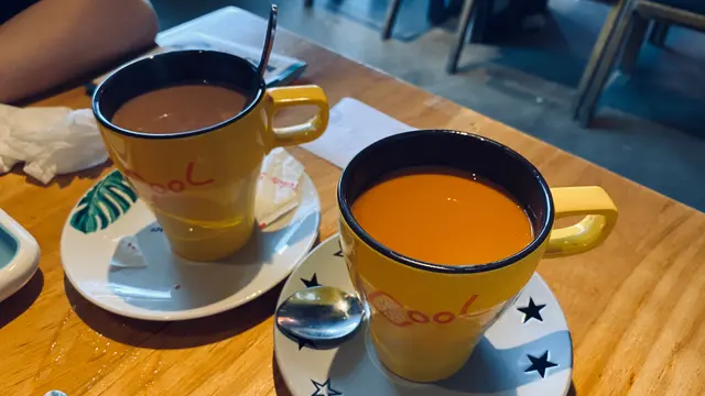 每個餐仲有嘢飲送添!其中個泰式奶茶好好飲,個感覺似係茶走再加香草味,而煉奶味亦好重,鍾意飲茶走嘅你一定唔可以錯過!