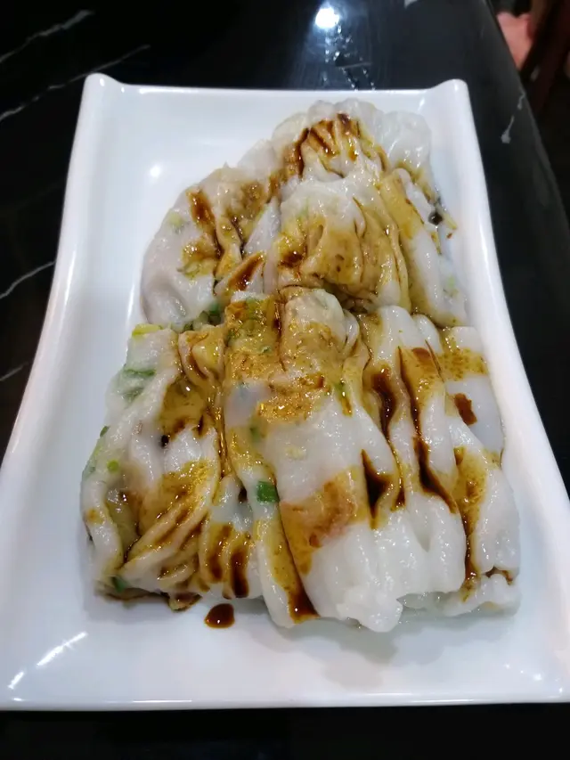 入面有蝦米 ，魷魚乾， 豬肉， 花生
