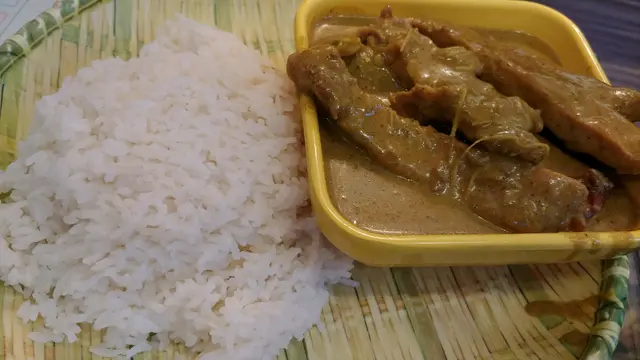 澳門咖哩薯仔豬扒飯