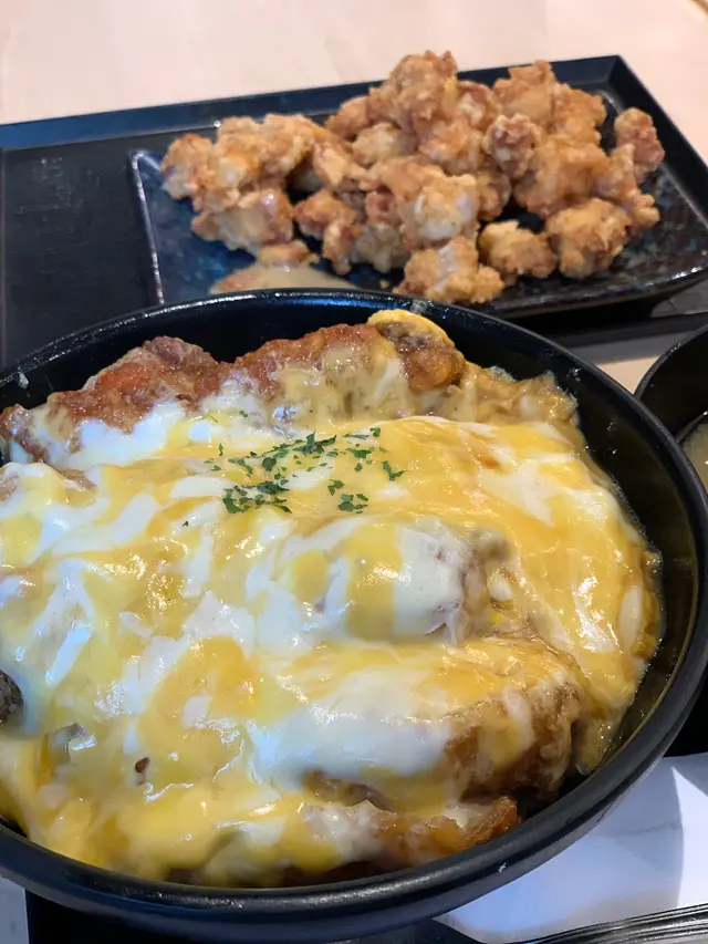 芝士滑蛋炸雞丼