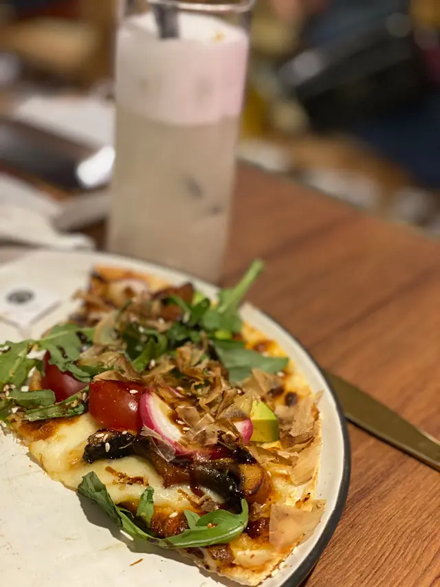 鰻魚牛油果pizza