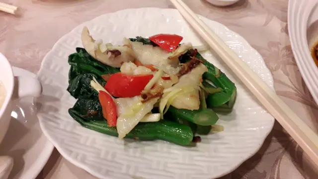 菜翠嫩 魚球爽唔腥