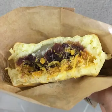 麻薯红豆肉松咸蛋黄车轮饼