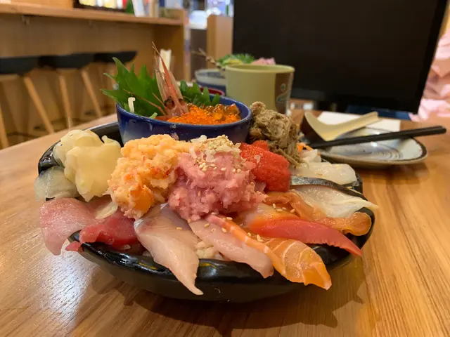 冇樣新鮮!超級薄切刺身!伏啊🤮🤢