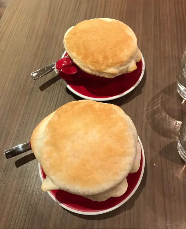 蜆肉白汁酥皮湯