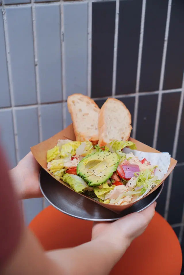 Avo  chicken  salad  set