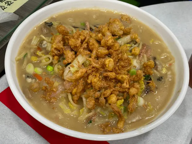 福建鹵麵,炒麵線,蚵仔煎,小食拼盤,牛肉羹,酸菜魚