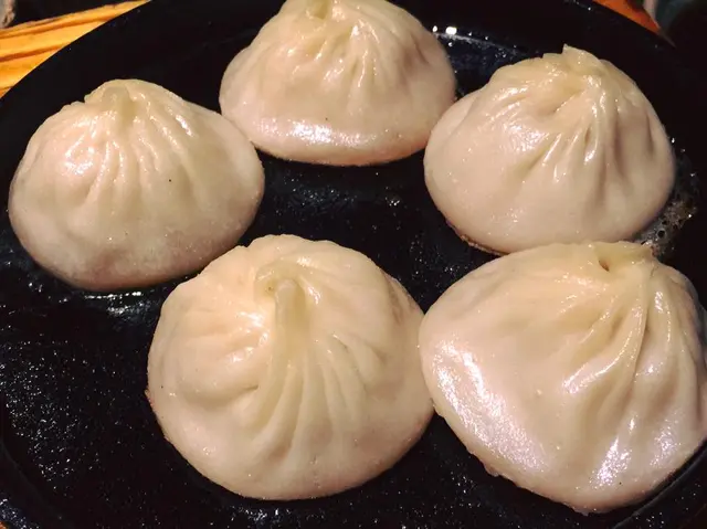 脆煎灌湯小籠包