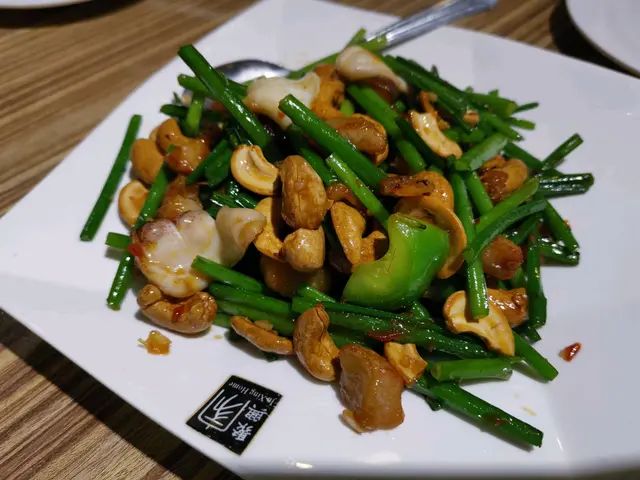 蝦乾韮菜花豬頸肉小炒王
