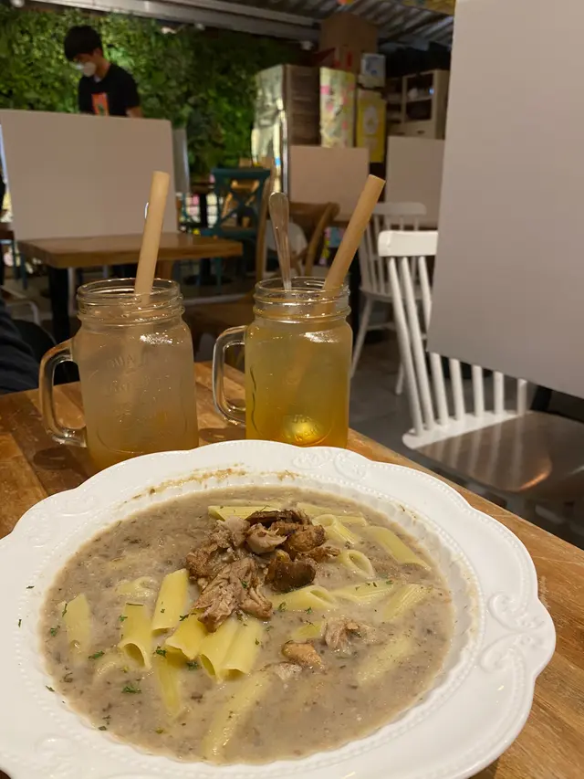 手撕燒豬肉野菌忌廉湯長通粉