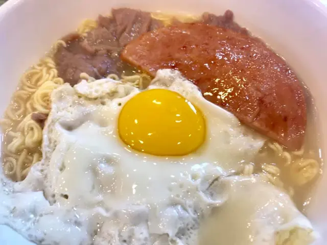 太陽蛋餐肉鮮牛肉即食麵