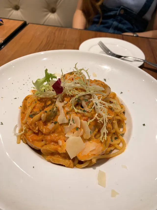 蟹肉鮮蜆蕃茄忌廉汁意粉