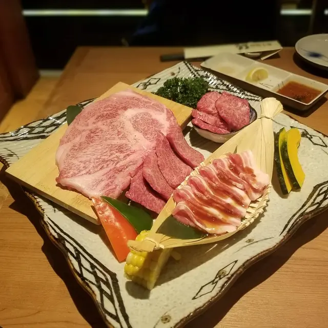 特選日本產和牛肉眼($550),特選日本產和牛牛排肉($320),日本產和牛上牛排肉($205),日本產豬五花肉($98)