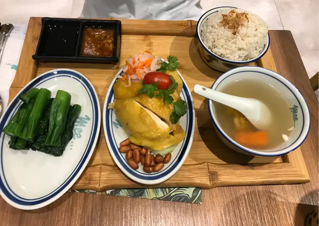 招牌無骨海南雞飯