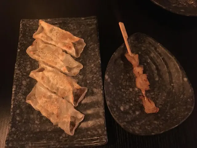 味燒雞軟骨串x1串($12),日式軟骨餃子x1碟($38),共$50