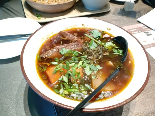 招牌牛肉麵,呢個牛肉唔錯,夠淋,麵和湯底不錯