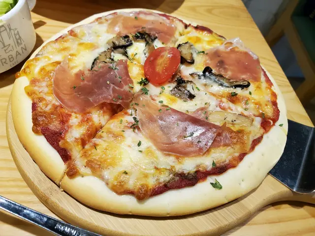 巴馬火腿拉絲水牛芝士手工薄餅