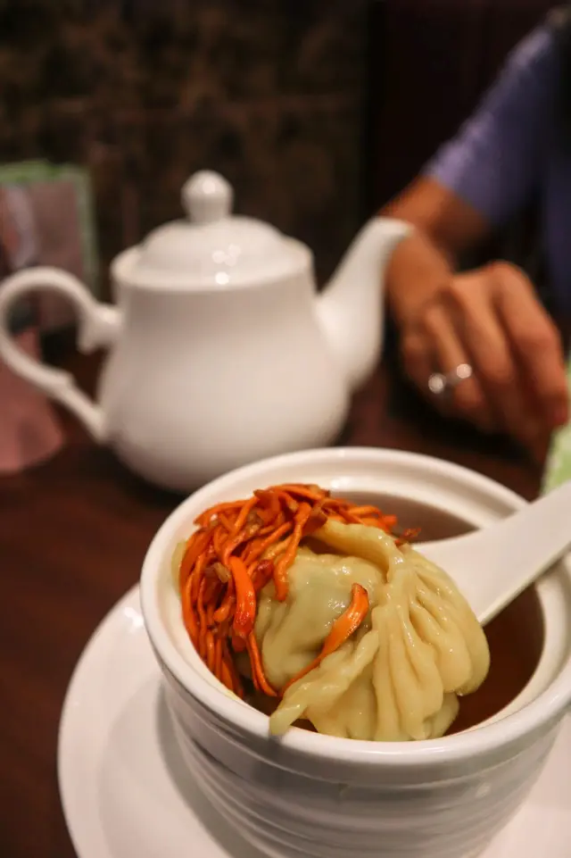 蟲草花花膠灌湯餃