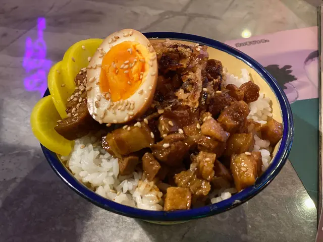 性價比高,滷肉汁的鹹到剛剛好,滷肉和飯的比例亦十分恰當!