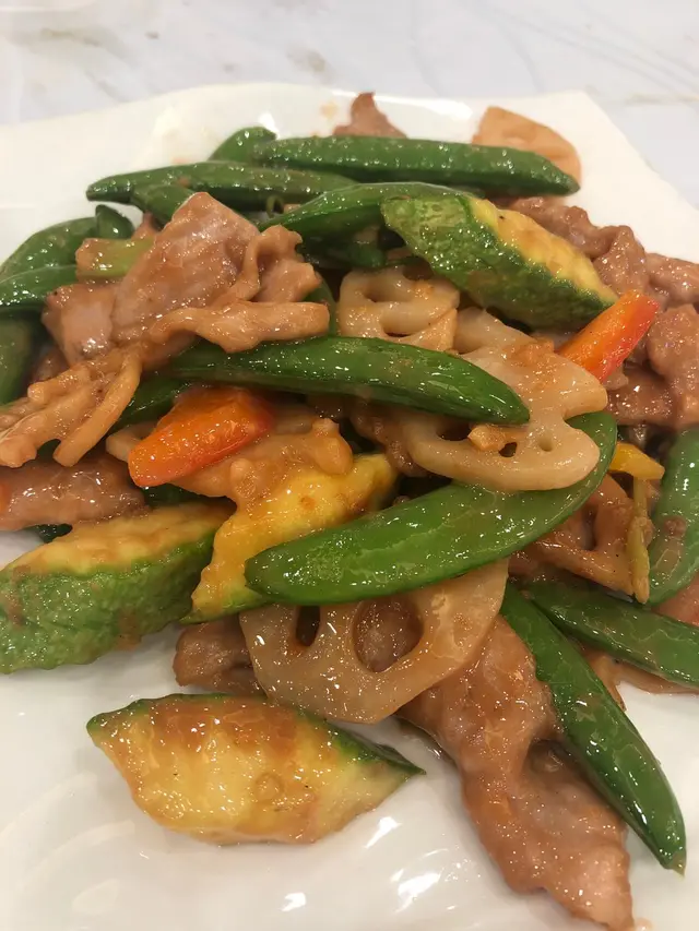 南乳黑豚肉炒蓮藕
