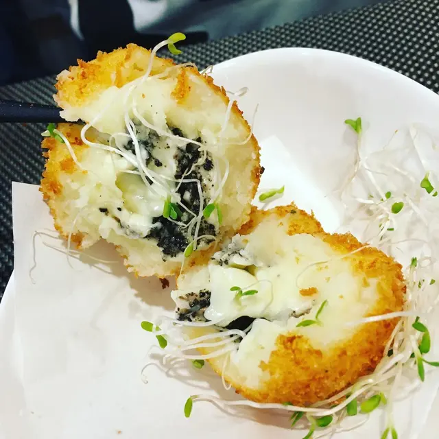 黑松露芝士炸薯球