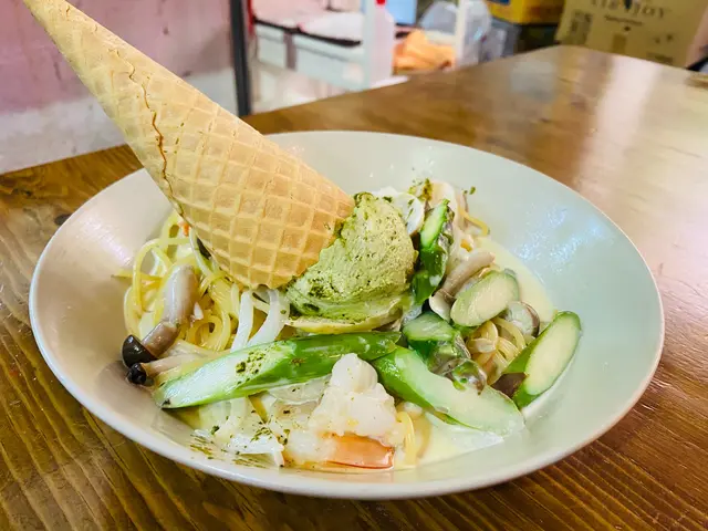 柏士圖青醬雪糕海鮮意大利麵