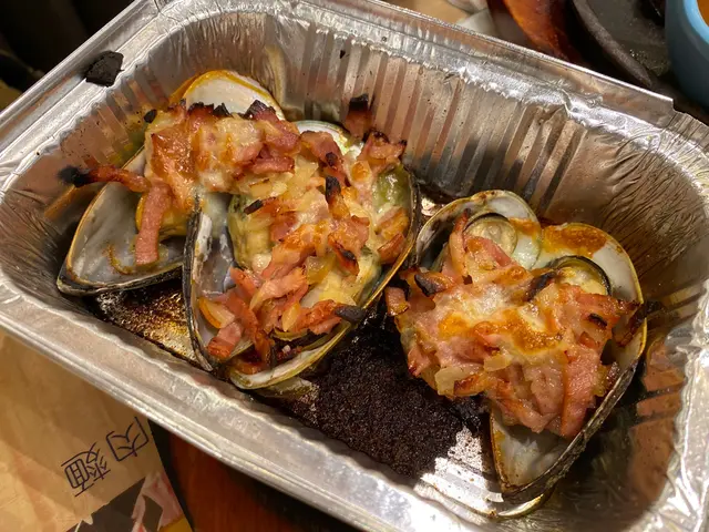 蒜蓉牛油煙肉焗青口