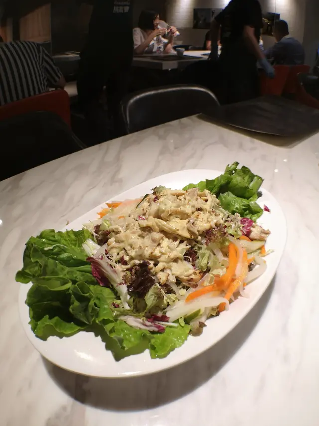 越式雞絲沙律配牛油芥辣汁