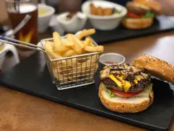 意大利陳醋烤菇牛肉漢堡配薯條