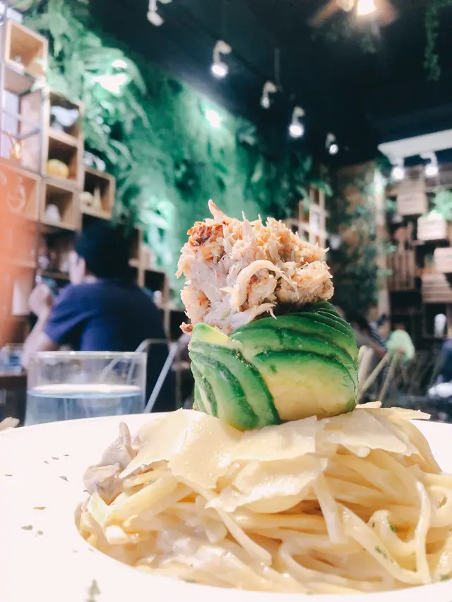 蟹肉牛油果意粉