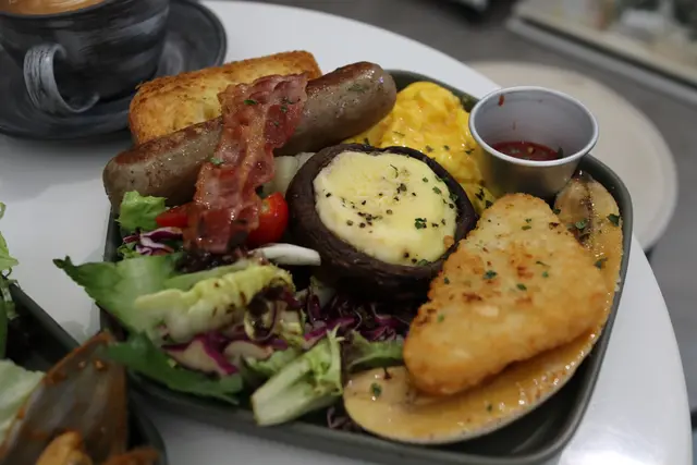 芝士大啡菇好好味，juicy，配埋焦焦香焦，幾特別，非常飽肚！