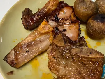 燒汁魷魚翼、燒汁金沙骨、牛丸、醬油牛仔骨