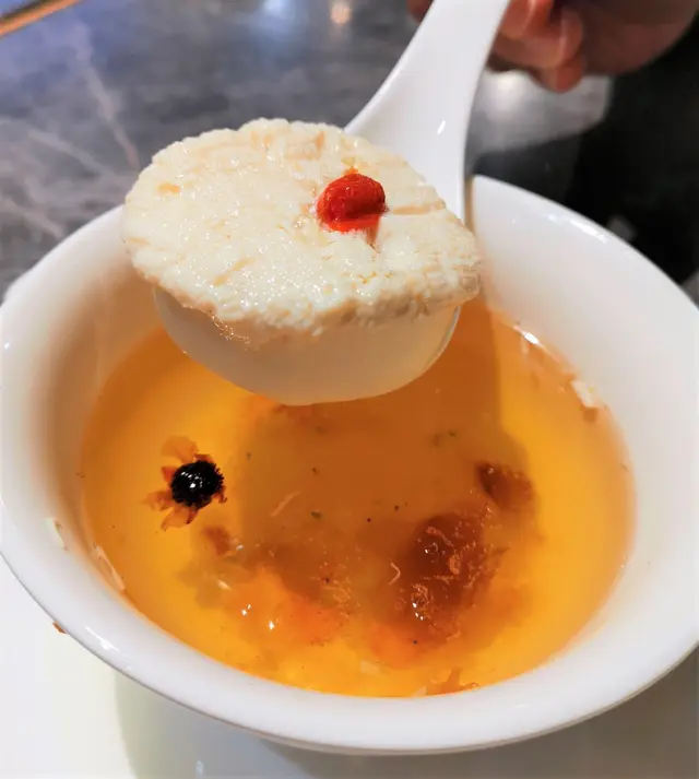 桃膠燉菊花豆腐