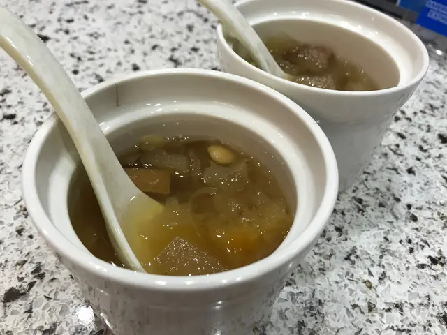 蘋果雪梨海底椰南北杏燉雪耳糖水