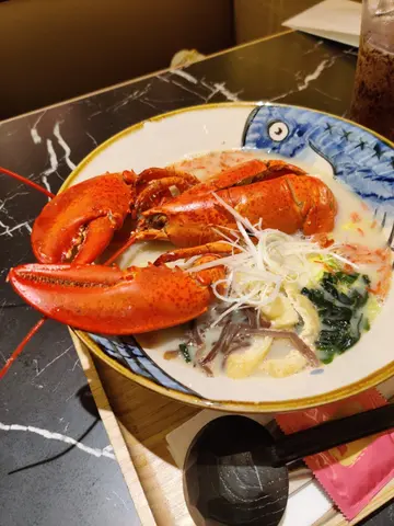 龙虾樱花虾鲷鱼浓汤乌冬