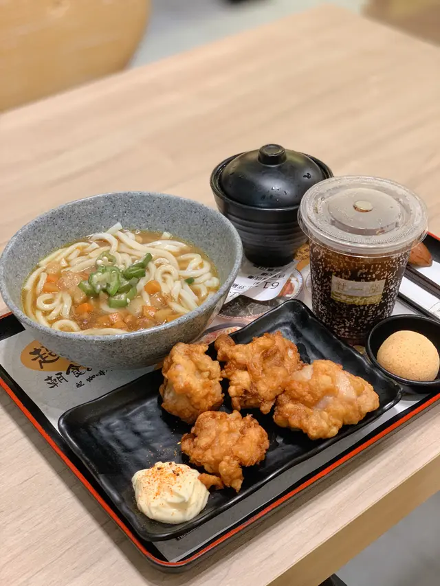 唐揚雞配日式咖哩讚歧烏冬