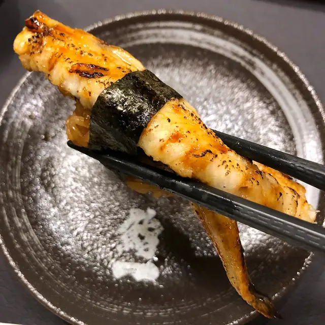 好長好大條嘅星鰻 燒至微脆好彩香口 質地實淨有咬口 充滿彈性