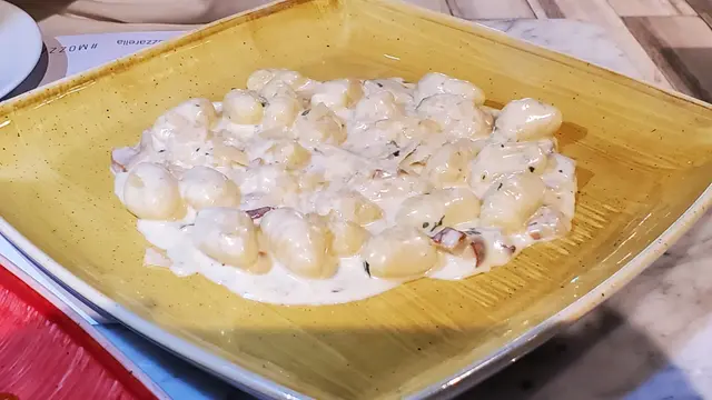 軟熟麵糰配上濃臭芝士,正!