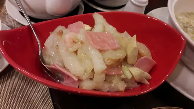 汁少白曬曬
蹄筋滑爽 夠淋唔腥 雞肉嚡