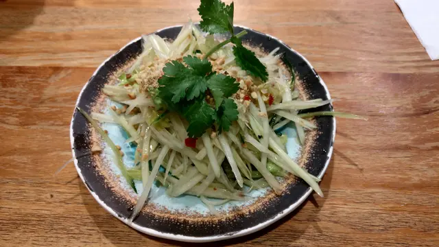 入口清爽帶點煙韌的木瓜絲，配上酸咪咪的醋汁，十分開胃！