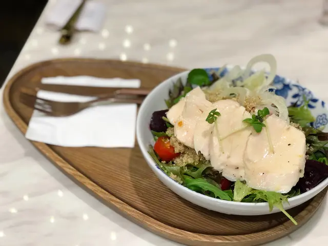 慢煮雞胸肉藜麥沙律