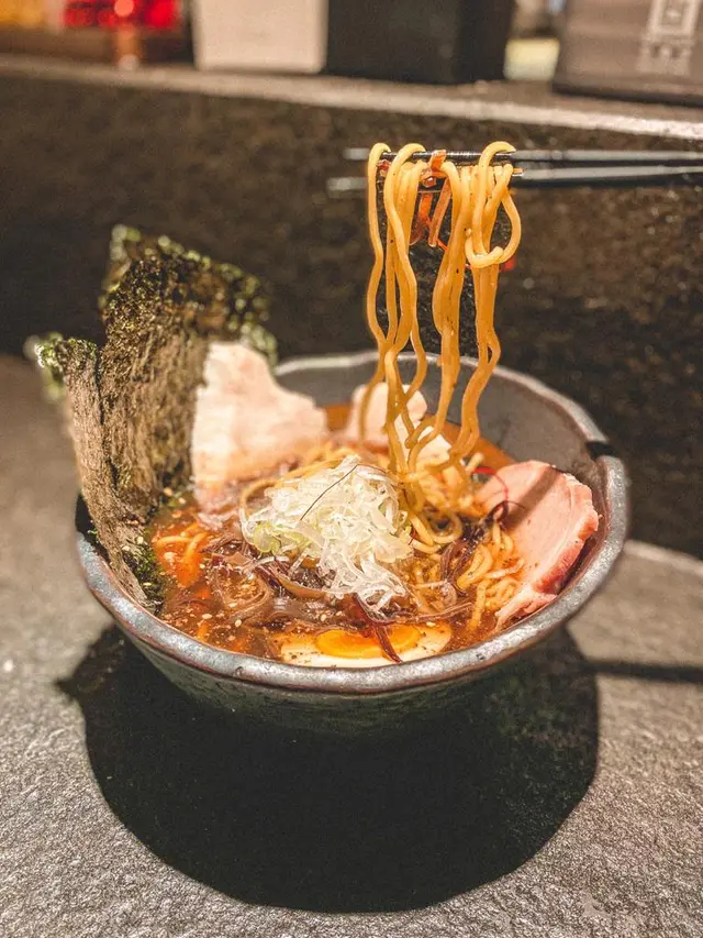 黑蒜醬油湯拉麵