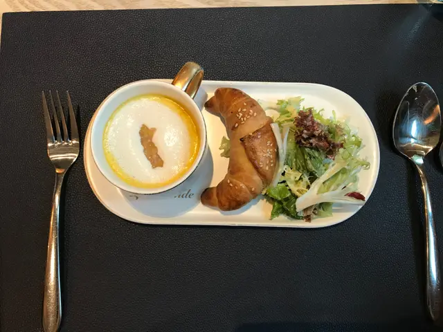 餐湯、餐包、沙律
