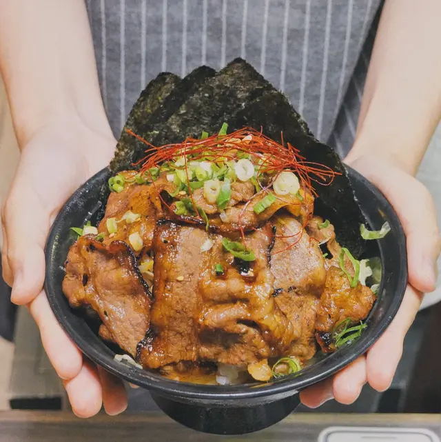 好大份，一碗約8-12片肉，肉控表示好喜歡～