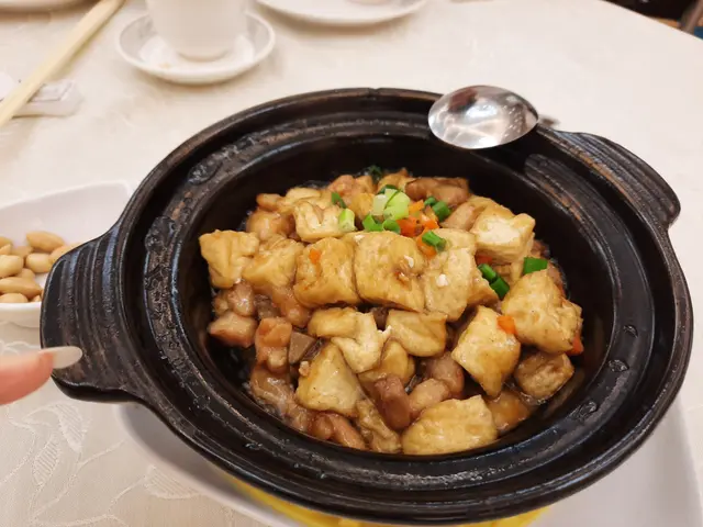 鹹魚雞粒豆腐煲