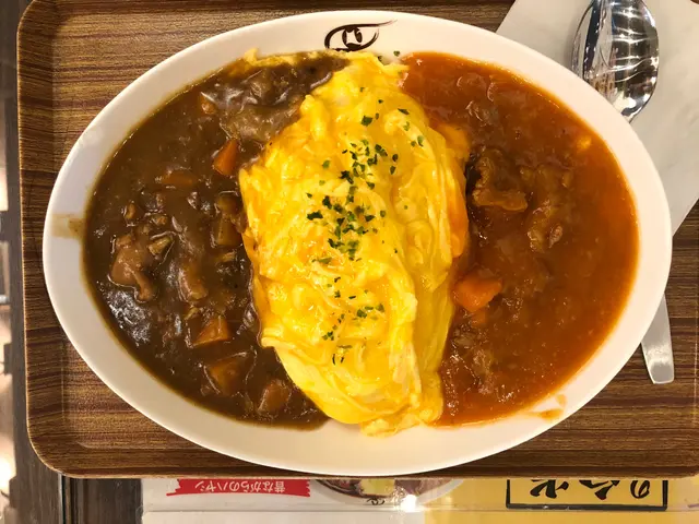 咖哩豬肉+濃茄牛肉蛋包飯