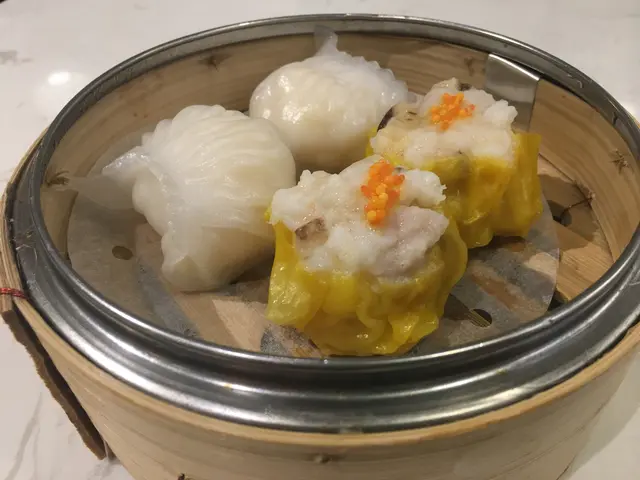 雙式點心: 鮮蝦餃皇、花菇燒賣