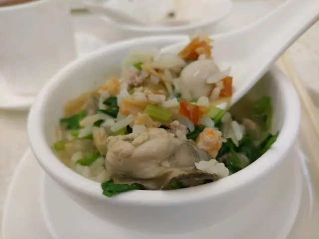 瑤柱肉鬆蠔仔泡飯